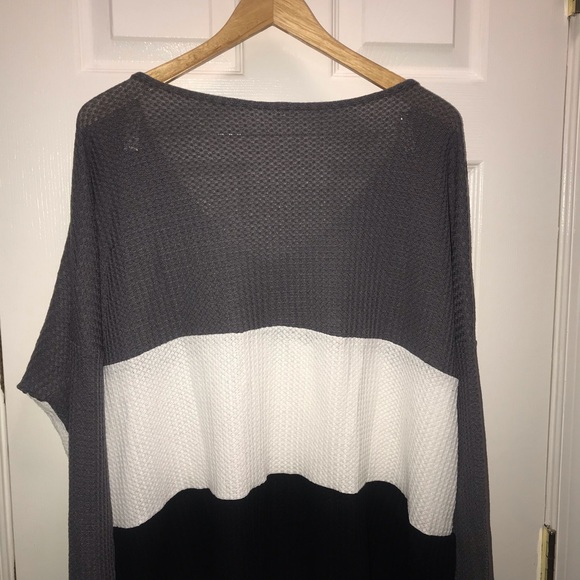 PLUS SIZE Colorblock shirt 💕💕 - Picture 7 of 8